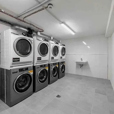 Cute With Gym, Rooftop Terraces And Laundry Appartement *