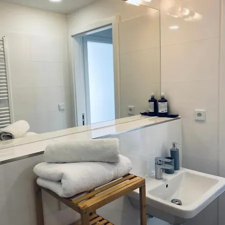 Cute With Gym, Rooftop Terraces And Laundry * براغ